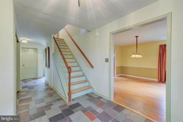 19 FARM RD, Ewing, NJ 08638