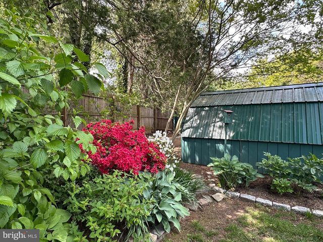 19 FARM RD, Ewing, NJ 08638