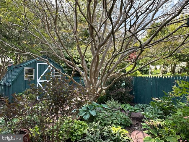 19 FARM RD, Ewing, NJ 08638