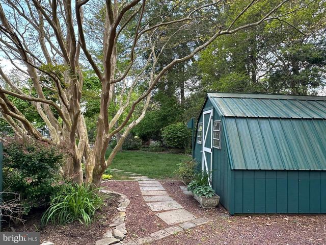 19 FARM RD, Ewing, NJ 08638