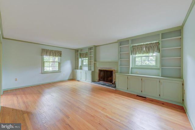 19 FARM RD, Ewing, NJ 08638