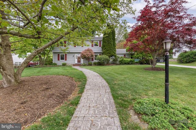 19 FARM RD, Ewing, NJ 08638