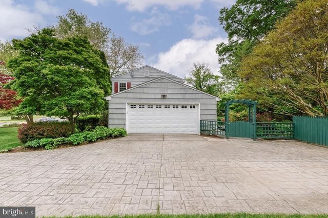 19 FARM RD, Ewing, NJ 08638