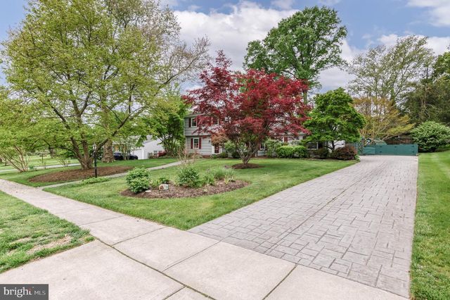 19 FARM RD, Ewing, NJ 08638