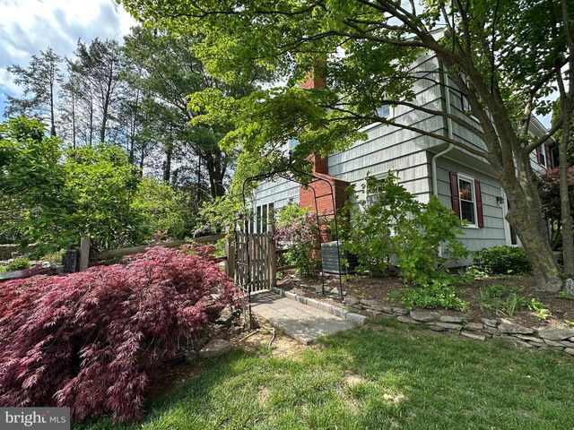19 FARM RD, Ewing, NJ 08638