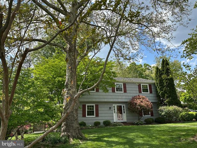 19 FARM RD, Ewing, NJ 08638