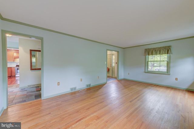 19 FARM RD, Ewing, NJ 08638