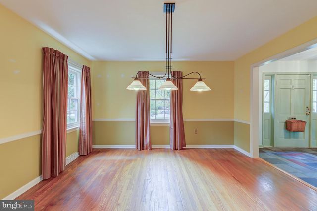 19 FARM RD, Ewing, NJ 08638