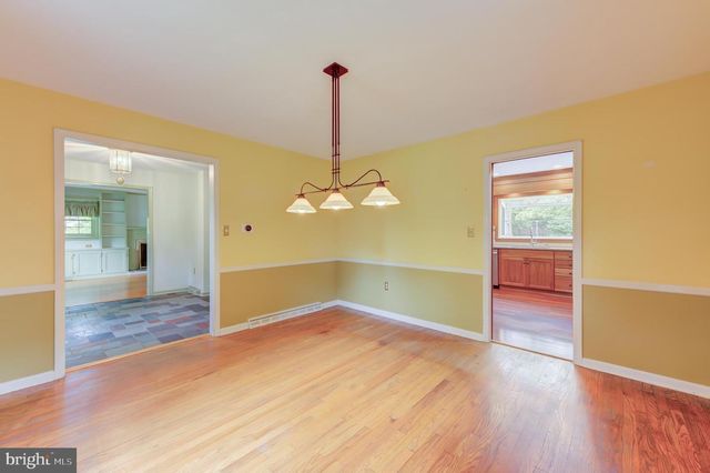 19 FARM RD, Ewing, NJ 08638