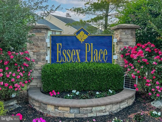 5704 ESSEX LN, Mount Laurel, NJ 08054