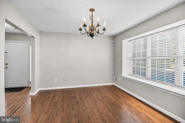 5704 ESSEX LN, Mount Laurel, NJ 08054