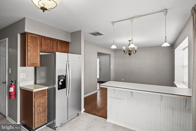 5704 ESSEX LN, Mount Laurel, NJ 08054
