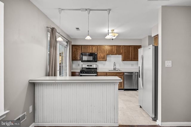 5704 ESSEX LN, Mount Laurel, NJ 08054