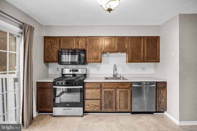 5704 ESSEX LN, Mount Laurel, NJ 08054