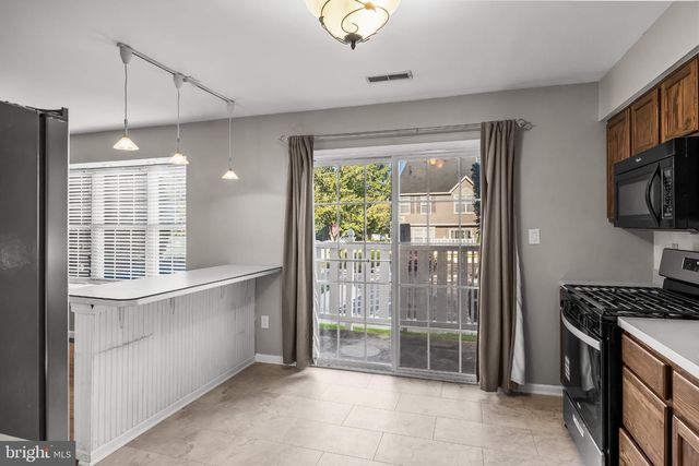 5704 ESSEX LN, Mount Laurel, NJ 08054