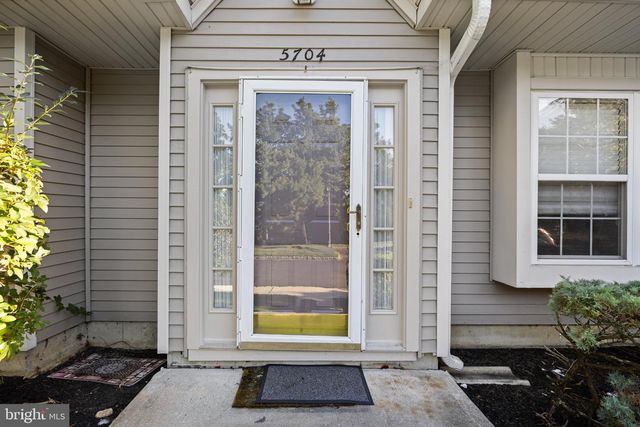 5704 ESSEX LN, Mount Laurel, NJ 08054