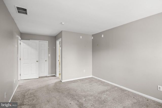 5704 ESSEX LN, Mount Laurel, NJ 08054