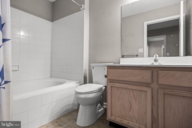 5704 ESSEX LN, Mount Laurel, NJ 08054
