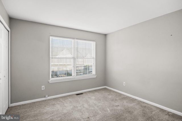 5704 ESSEX LN, Mount Laurel, NJ 08054