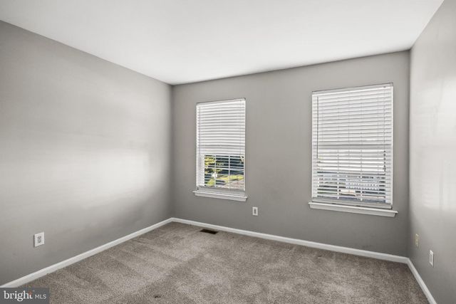 5704 ESSEX LN, Mount Laurel, NJ 08054