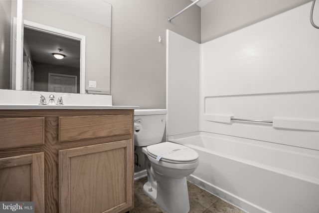 5704 ESSEX LN, Mount Laurel, NJ 08054