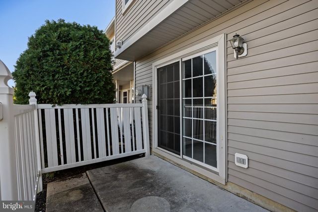 5704 ESSEX LN, Mount Laurel, NJ 08054