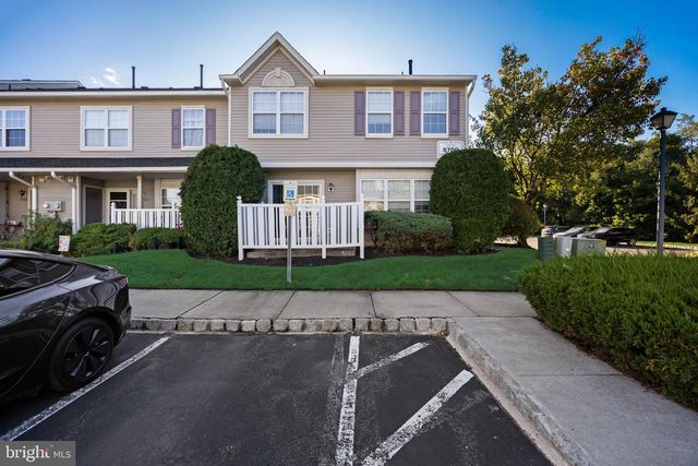 5704 ESSEX LN, Mount Laurel, NJ 08054