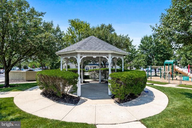 5704 ESSEX LN, Mount Laurel, NJ 08054