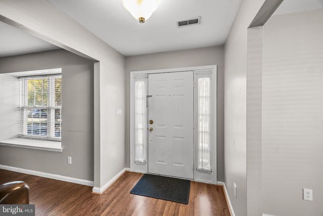 5704 ESSEX LN, Mount Laurel, NJ 08054