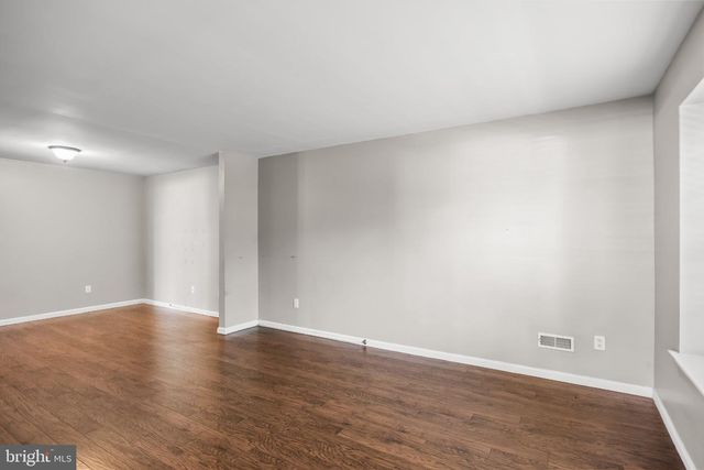 5704 ESSEX LN, Mount Laurel, NJ 08054