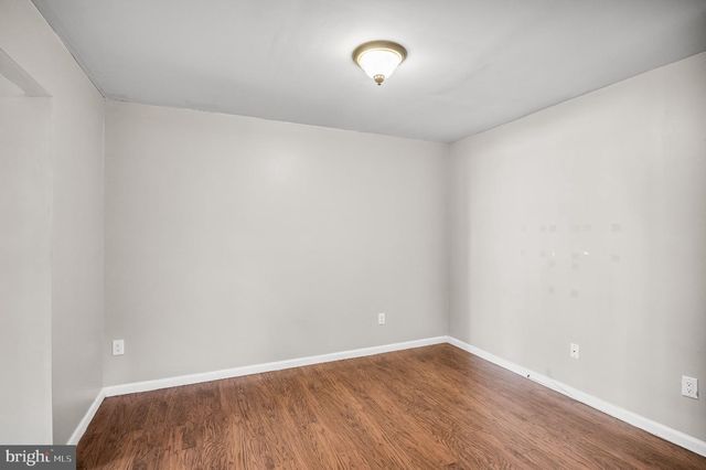 5704 ESSEX LN, Mount Laurel, NJ 08054