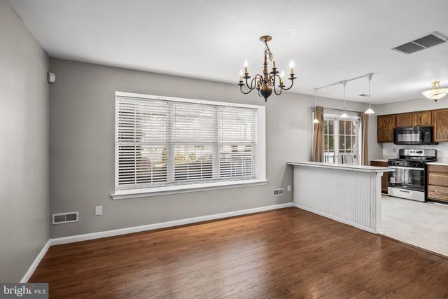 5704 ESSEX LN, Mount Laurel, NJ 08054