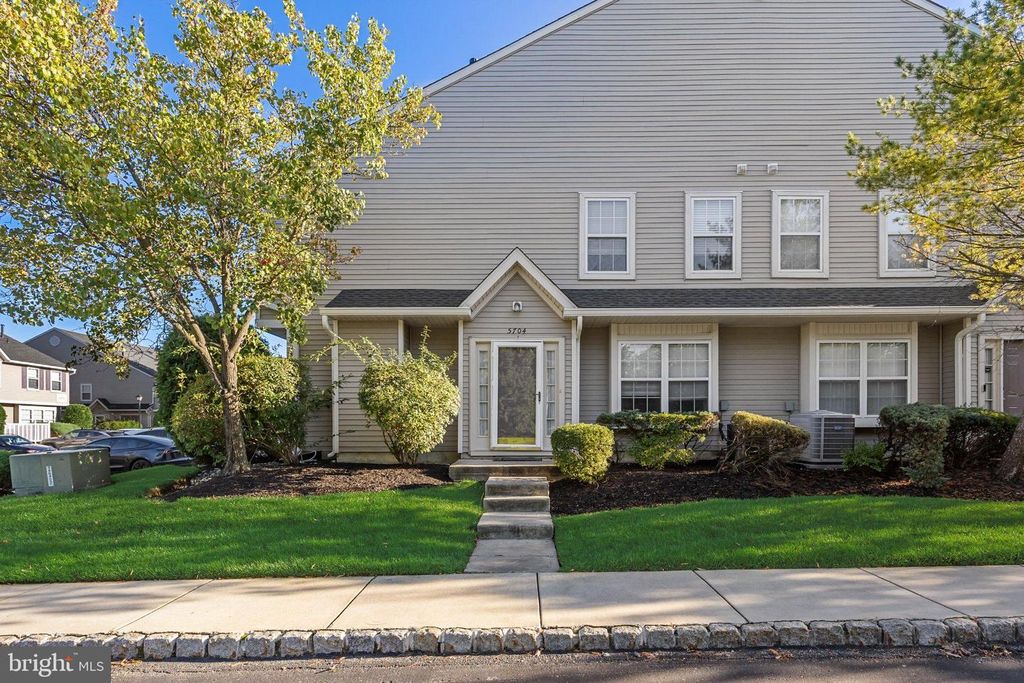 5704 ESSEX LN, Mount Laurel, NJ 08054