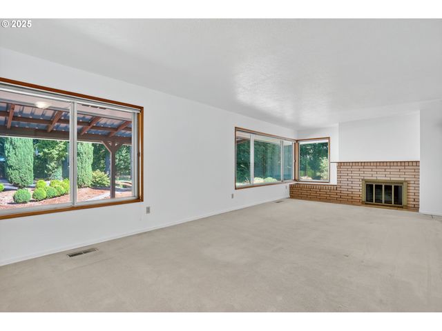 5615 E MAIN St, Hillsboro, OR 97123