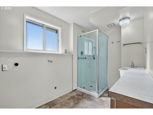 5615 E MAIN St, Hillsboro, OR 97123