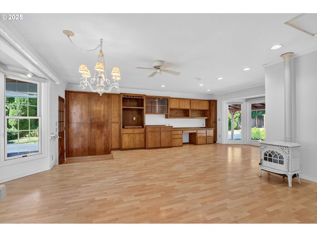 5615 E MAIN St, Hillsboro, OR 97123