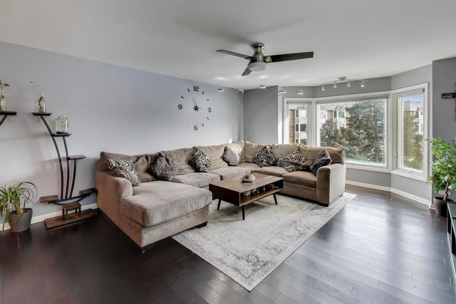 201 Thames Parkway 2K, Park Ridge, IL 60068