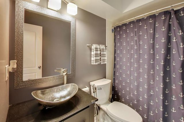 201 Thames Parkway 2K, Park Ridge, IL 60068