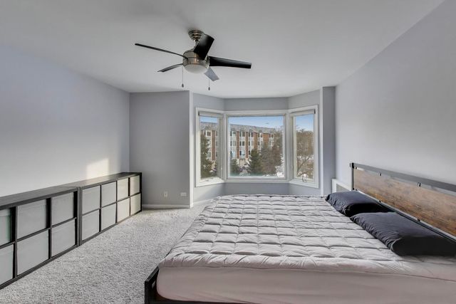 201 Thames Parkway 2K, Park Ridge, IL 60068