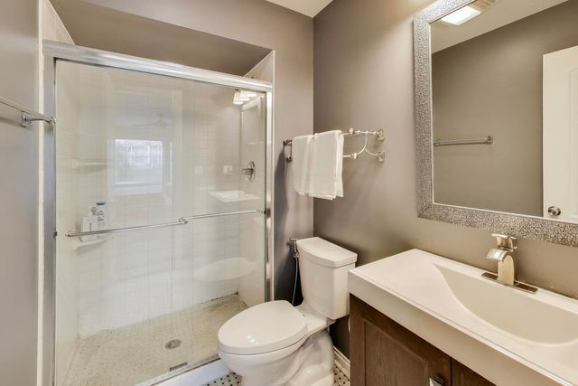 201 Thames Parkway 2K, Park Ridge, IL 60068