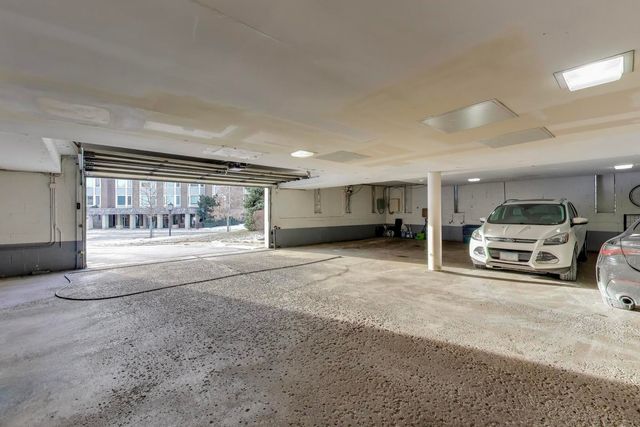 201 Thames Parkway 2K, Park Ridge, IL 60068