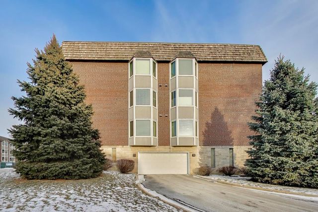201 Thames Parkway 2K, Park Ridge, IL 60068