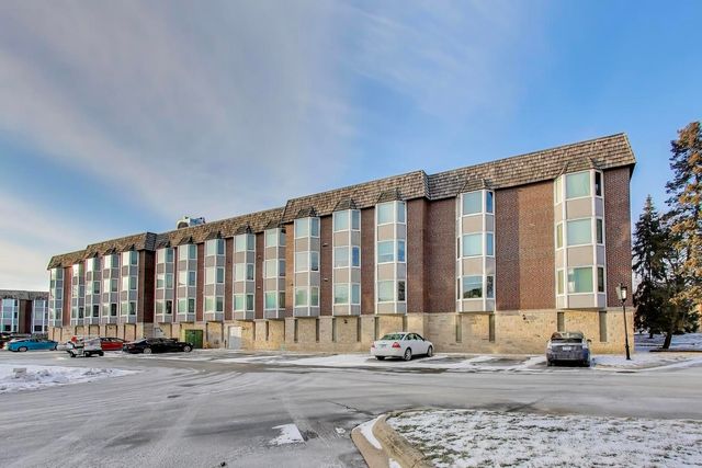 201 Thames Parkway 2K, Park Ridge, IL 60068
