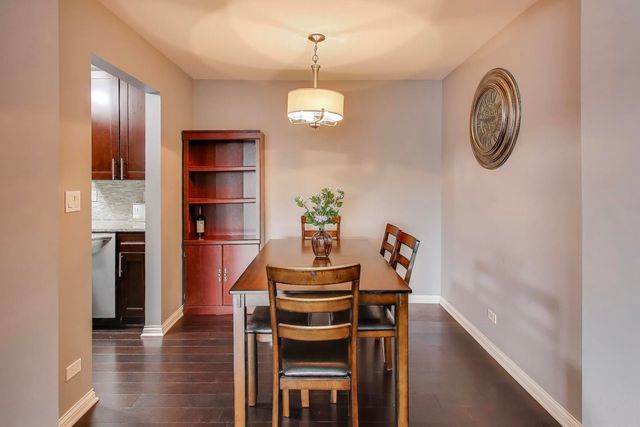 201 Thames Parkway 2K, Park Ridge, IL 60068