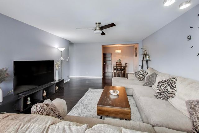 201 Thames Parkway 2K, Park Ridge, IL 60068