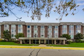 201 Thames Parkway 2K, Park Ridge, IL 60068