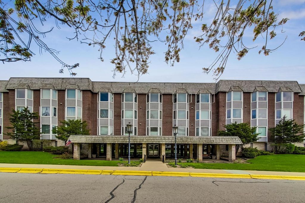 201 Thames Parkway 2K, Park Ridge, IL 60068