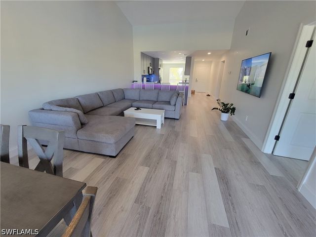 1190 Yesica Ann CIR B-204, Naples, FL 34110