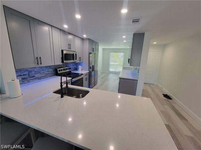 1190 Yesica Ann CIR B-204, Naples, FL 34110
