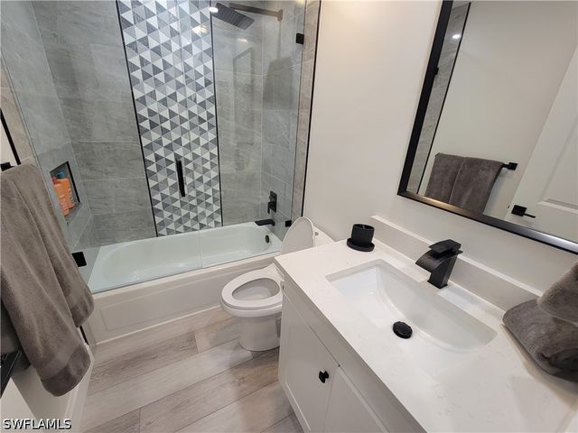 1190 Yesica Ann CIR B-204, Naples, FL 34110